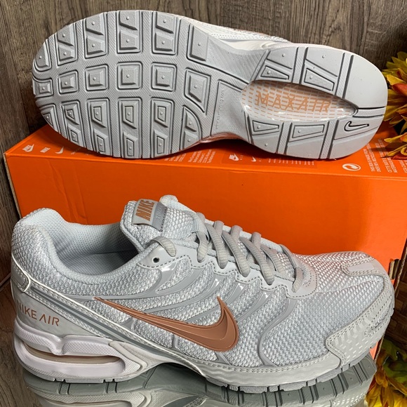 ❤️NWT NIKE WMNS AIR MAX TORCH 4 pure platinum/MLTC - Picture 8 of 8